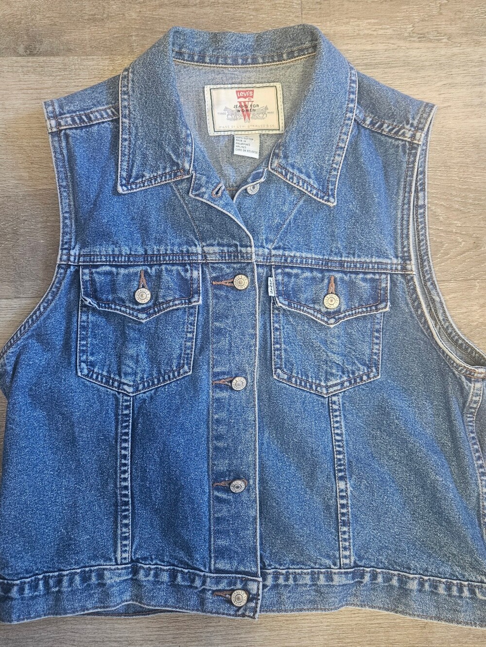 Vintage 90s Women's Levi's Denim Jean Vest Size Large Y2K demin VTG